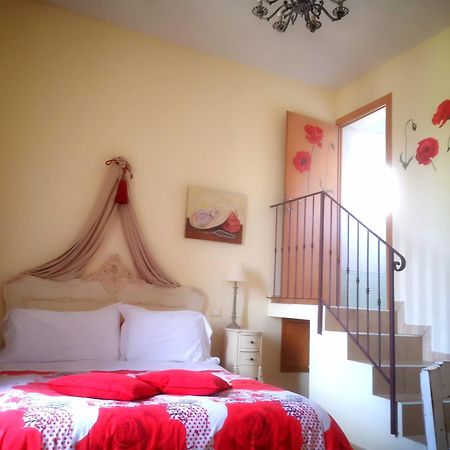 Sogno D'Oro B&B ปอจจิบองซี ภายนอก รูปภาพ
