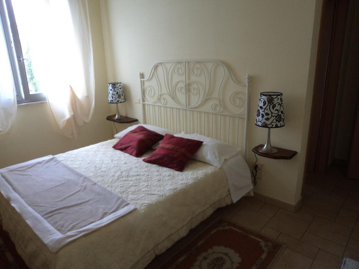 Sogno D'Oro B&B ปอจจิบองซี ภายนอก รูปภาพ