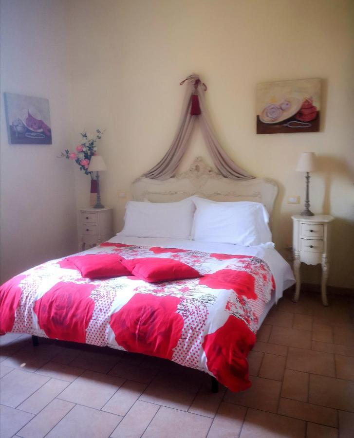 Sogno D'Oro B&B ปอจจิบองซี ภายนอก รูปภาพ