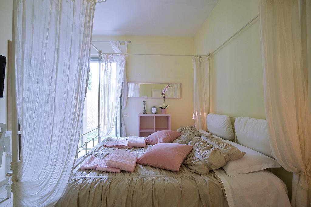Sogno D'Oro B&B ปอจจิบองซี ห้อง รูปภาพ