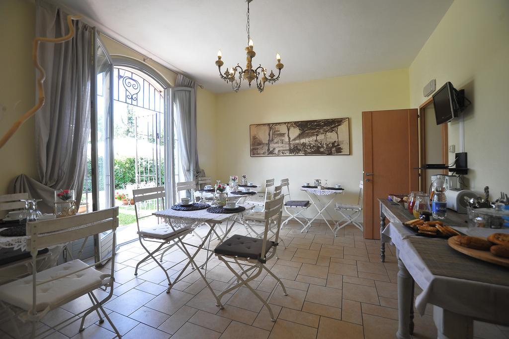 Sogno D'Oro B&B ปอจจิบองซี ภายนอก รูปภาพ
