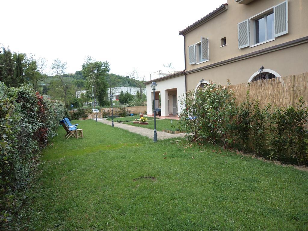 Sogno D'Oro B&B ปอจจิบองซี ภายนอก รูปภาพ