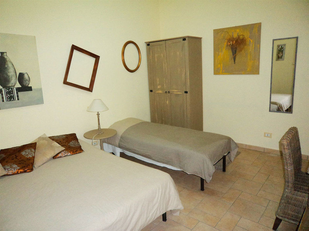 Sogno D'Oro B&B ปอจจิบองซี ภายนอก รูปภาพ