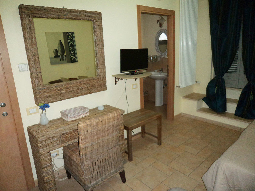 Sogno D'Oro B&B ปอจจิบองซี ภายนอก รูปภาพ