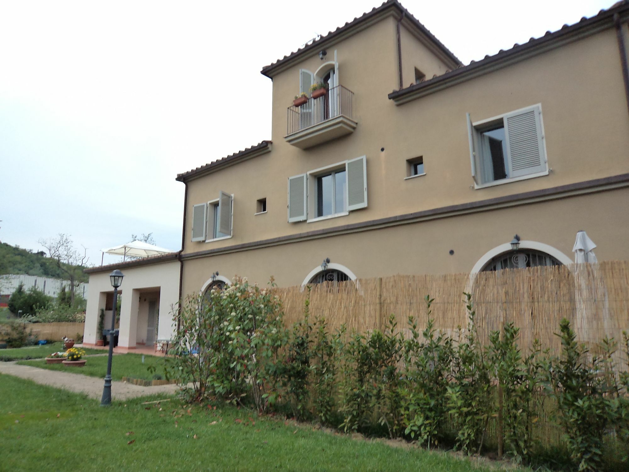 Sogno D'Oro B&B ปอจจิบองซี ภายนอก รูปภาพ