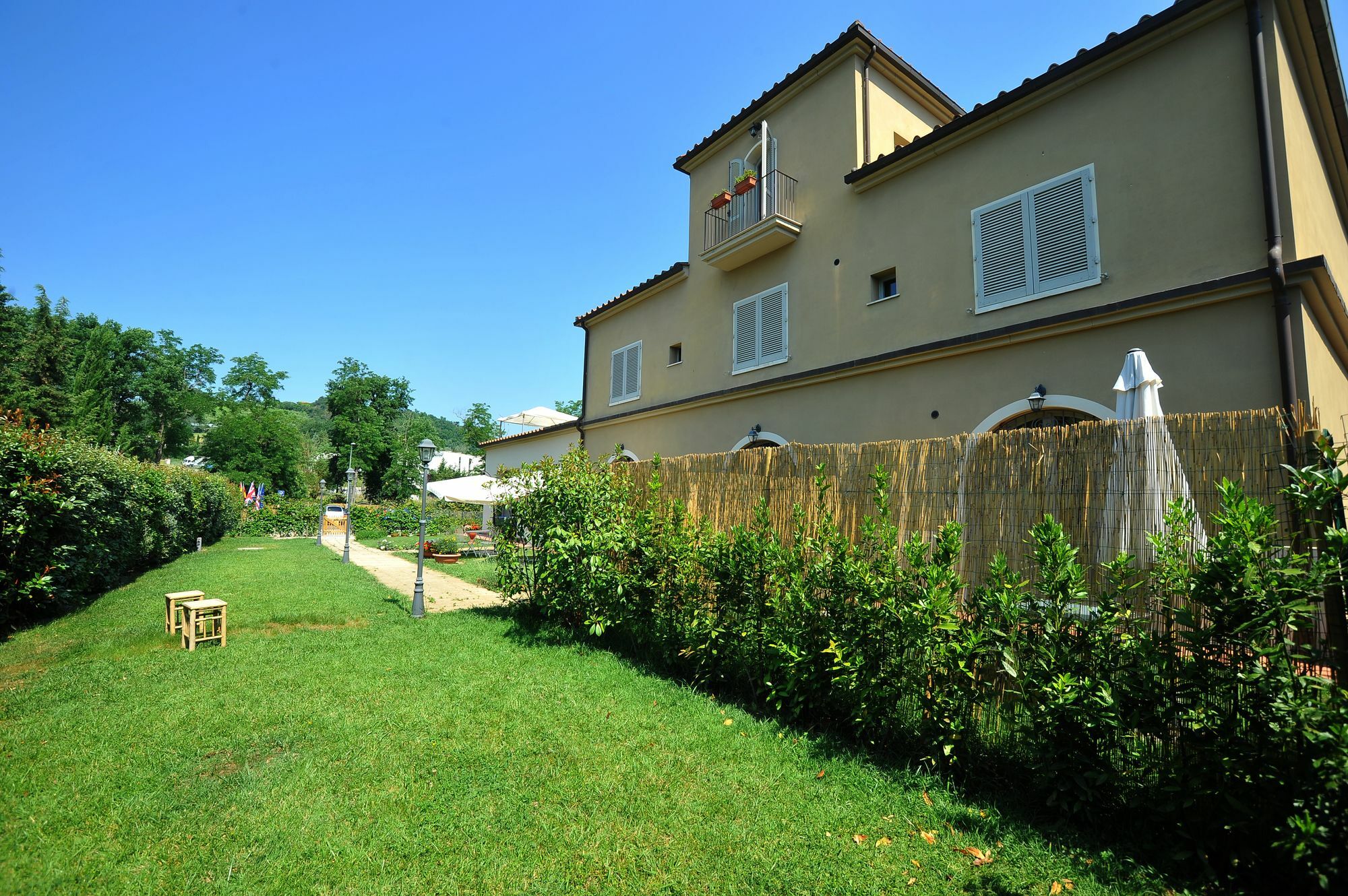 Sogno D'Oro B&B ปอจจิบองซี ภายนอก รูปภาพ